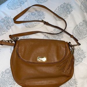 Michael Kors cross body/shoulder bag. Brown w gold accents. Medium sized. EUC🤩